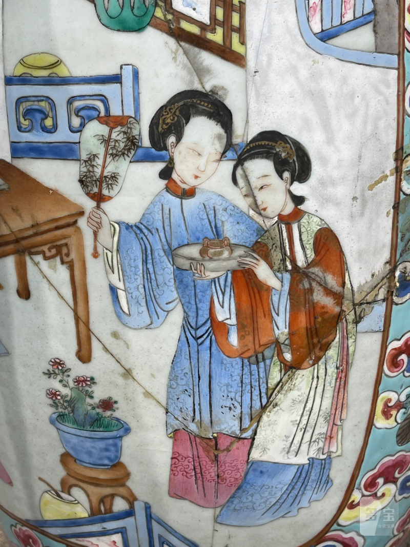 清乾隆 粉彩仕女纹大瓶一对 - 图12